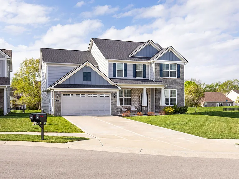 6787 Oakcrest Dr — Photo 2