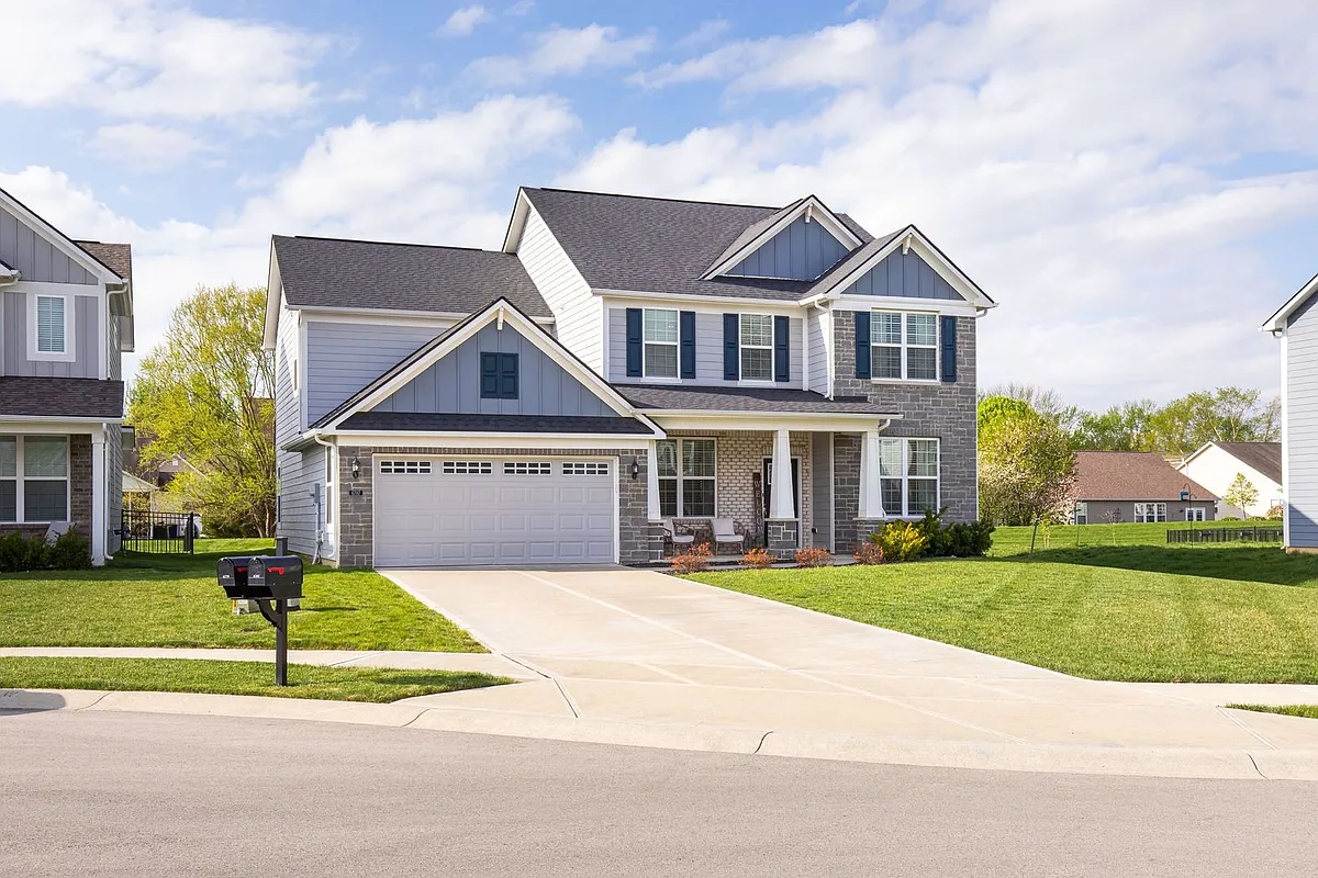 Building Photo - 6787 Oakcrest Dr