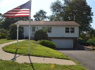 8 Harvest Dr, Cranberry Township, PA 16066