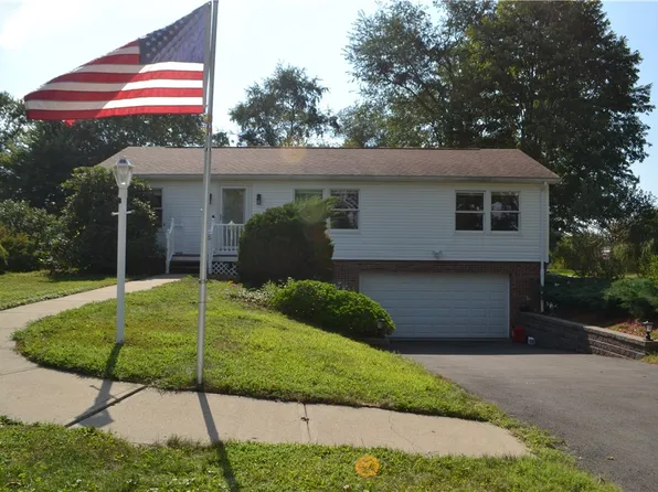 8 Harvest Dr, Cranberry Township, PA 16066