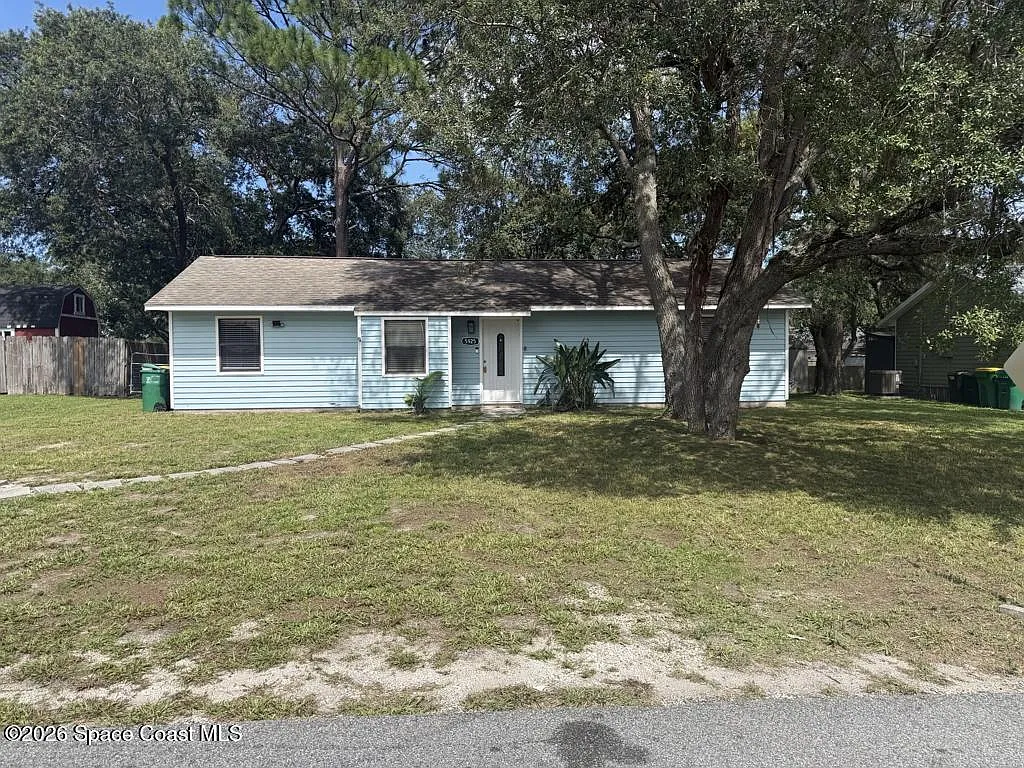 3 bed, 2.0 bath, 981 sqft, $1,775 — Photo 1