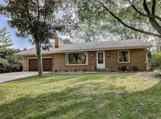 3934 N 102nd St, Wauwatosa, WI 53222