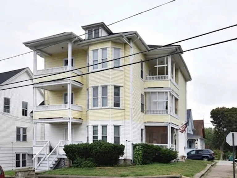 212 Welles Street — Photo 1