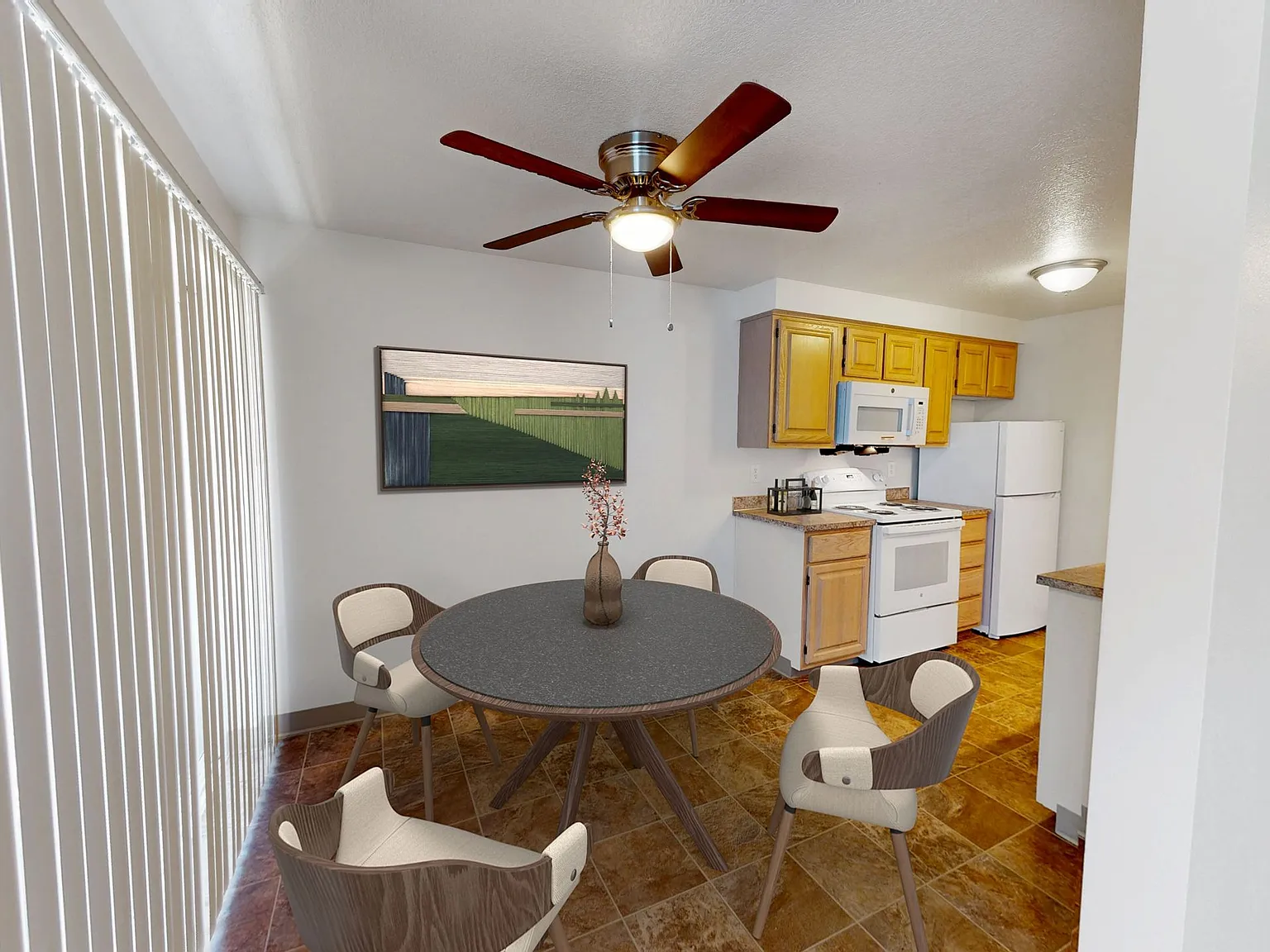 Spacious 2 Bedroom Blocks from Downtown Salem! Washer/Dryer included! Mini Split Heating/Air Cond... — Photo 2