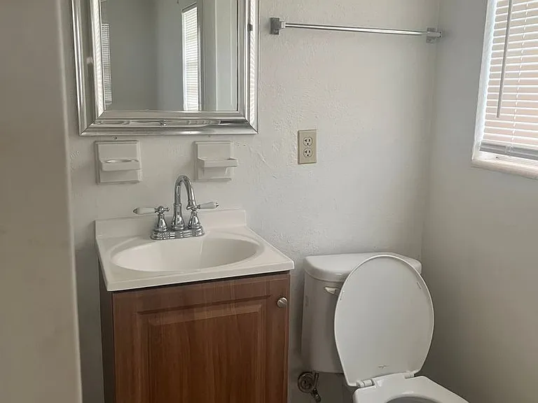 4208 Robbins Ave — Photo 8