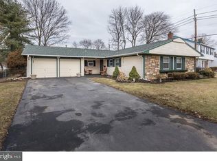 2 Edison Ln, Willingboro, NJ 08046