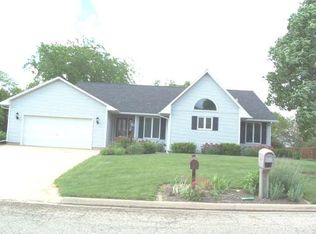 323 Prairie Ln W, Princeton, IL 61356