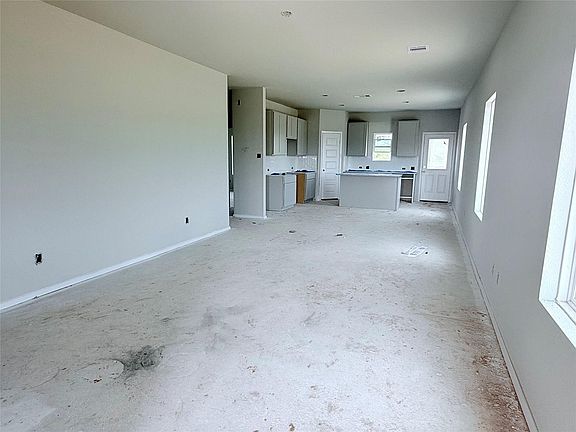 3rd image of 392 Hickory Hills Dr