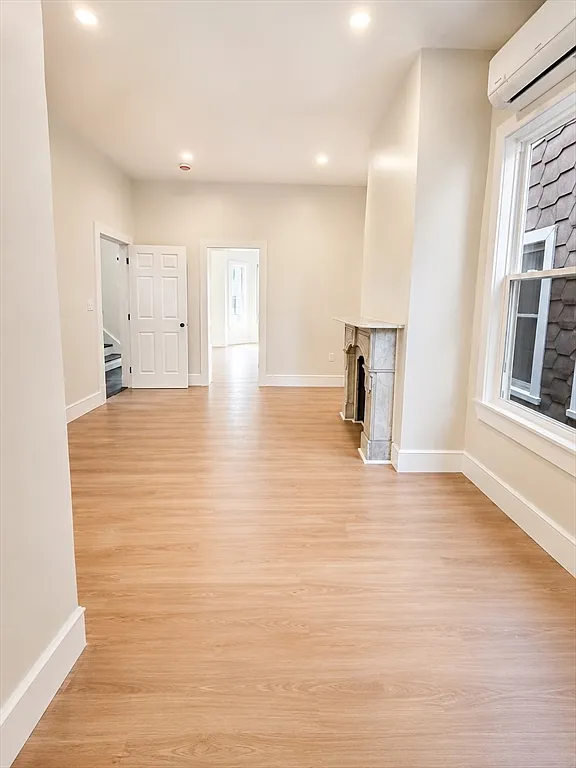 2 bed, 1.5 bath, 990 sqft, $3,250 — Photo 2