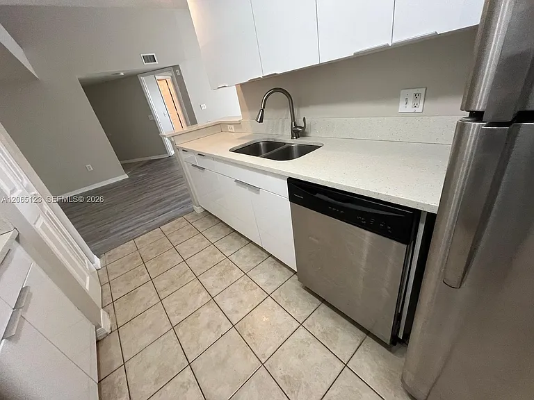 4171 N Haverhill Rd #1013 — Photo 11