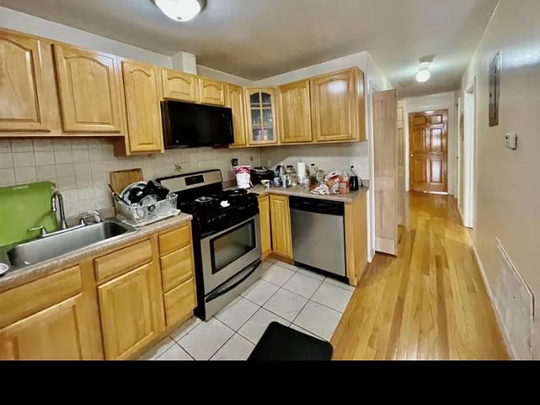 41 Logan Ave — Photo 10