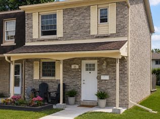 580 Eyer Dr #22, Pickering, ON L1W3B7