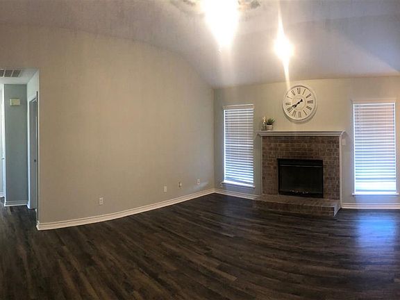 5th image of 609 E Texas Ave