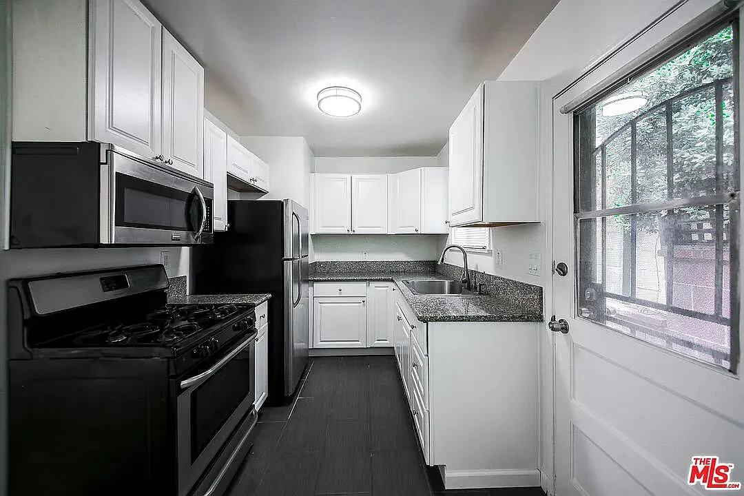 1 bed, 678 sqft, $3,500 — Photo 3