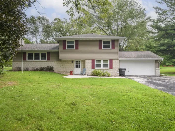 W276N1606 Spring Creek DRIVE, Pewaukee, WI 53072
