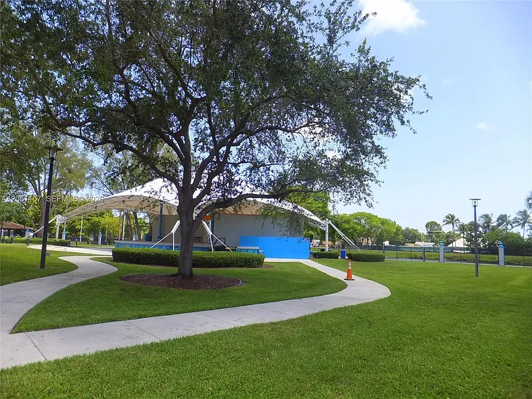 16410 Miami Dr #209 — Photo 29