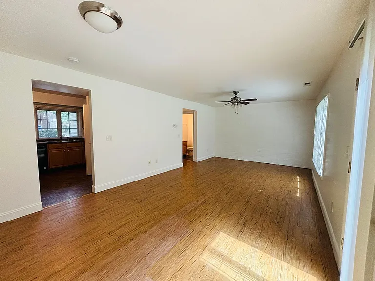 322 Shenandoah Cir — Photo 4
