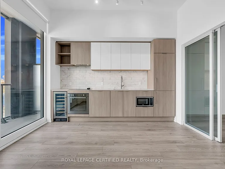 2020 Bathurst St #919 — Photo 10