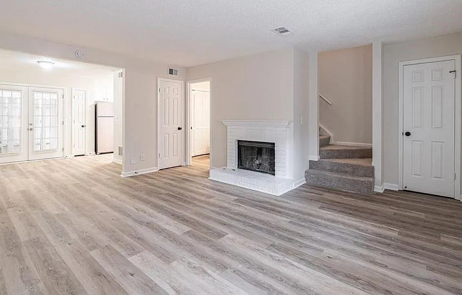 2 bed, 6.0 bath, 8485 sqft, $1,599 — Photo 4