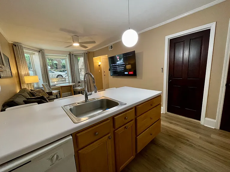 1506 W Polk St — Photo 5