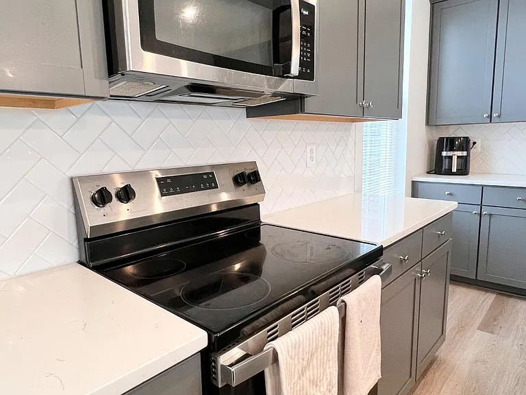 357 Andrew Ct — Photo 18