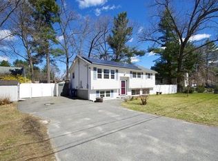 14 Wicassee Rd, Tyngsboro, MA 01879