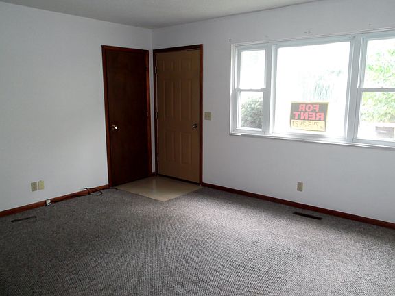 4th image of 402/404 Lexington Ave