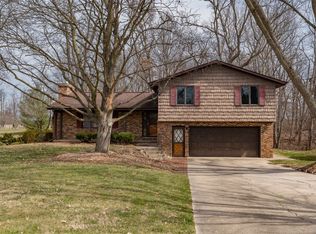 10172 Hickory Rd, Tremont, IL 61568