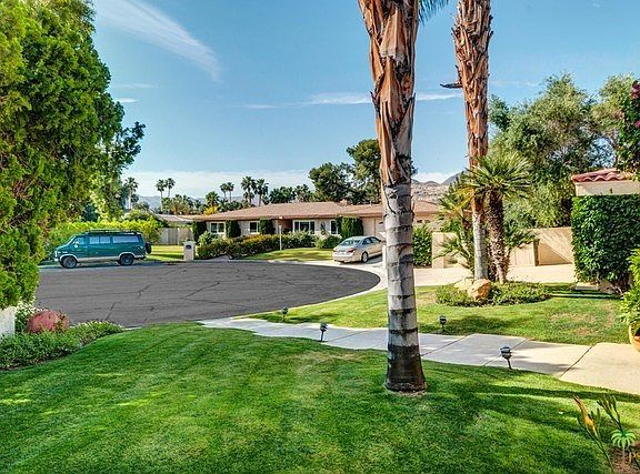 4th image of 5200 Menlo Cir