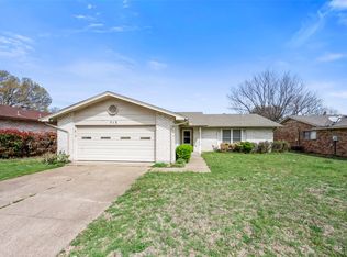713 E Timberview Ln, Arlington, TX 76014
