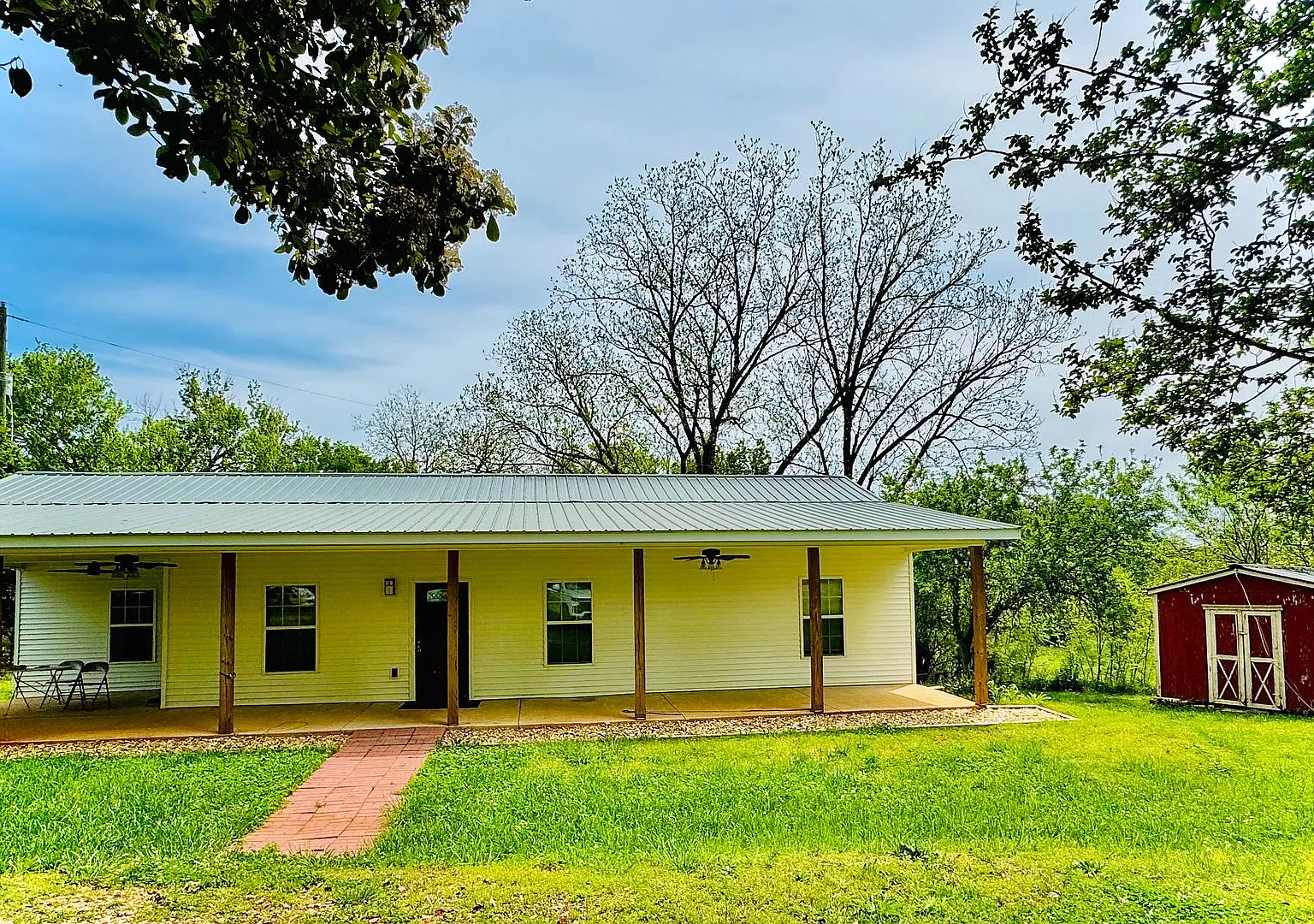 Beautifully Renovated 3-Bedroom Home with Fenced Yard in Jefferson, GA — Photo 2