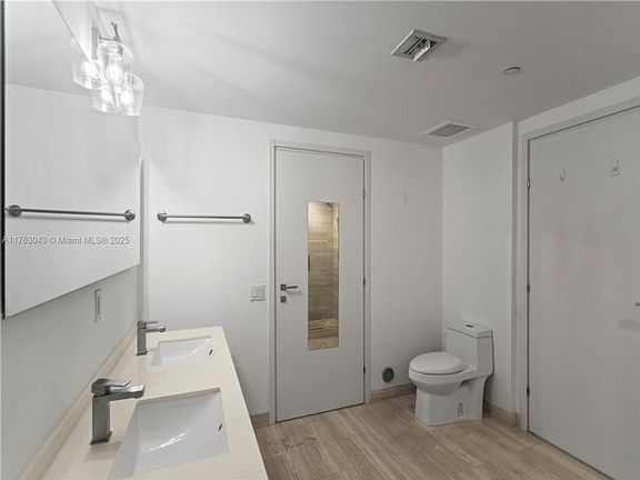 3rd image of 1300 Brickell Bay Dr APT 603