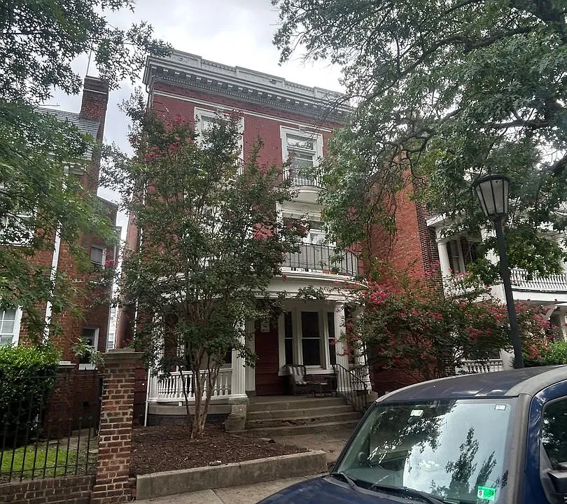 2828 Monument Avenue