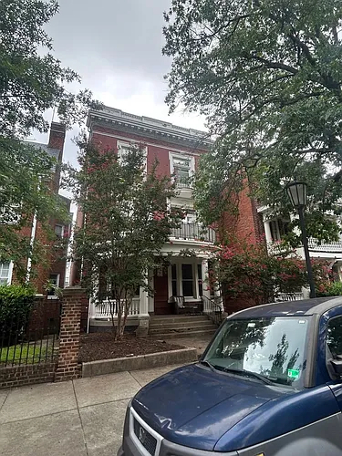 2828 Monument Avenue Photo 1
