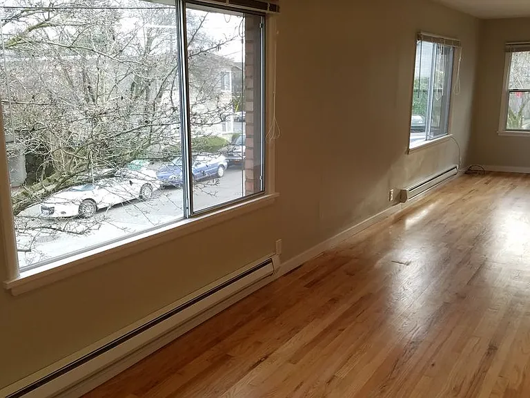 Green Lake Apartments — Photo 10