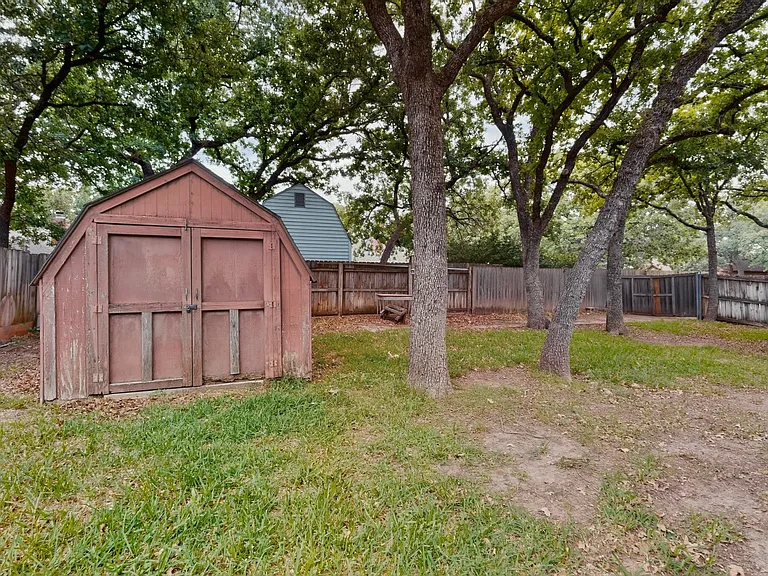 7517 Crosstimbers Ln — Photo 26