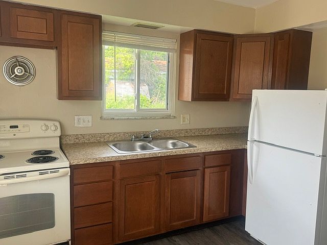 1st image of 260 Graham St APT B