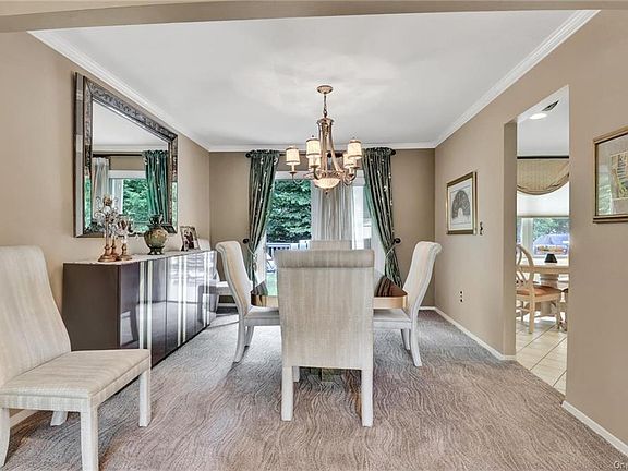 5th image of 58 Joan Dr