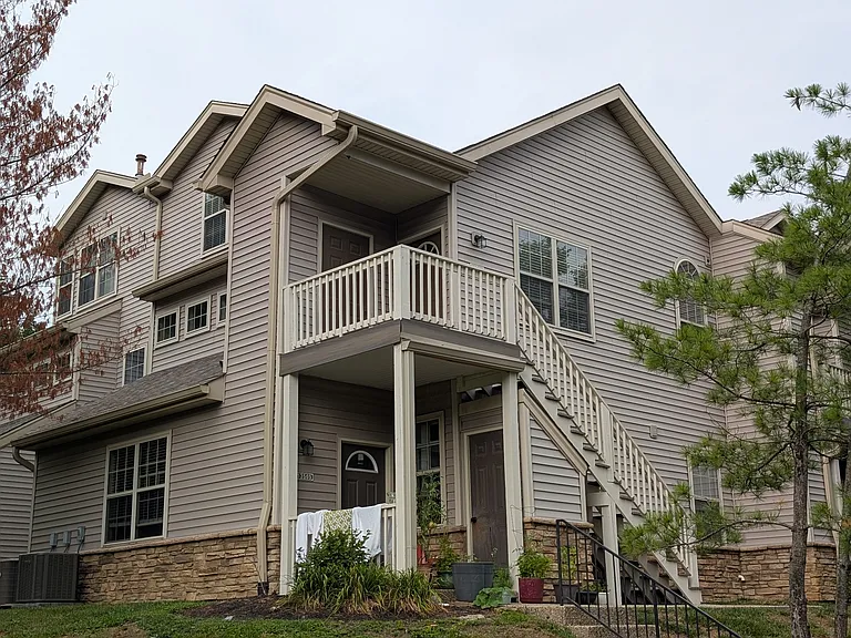 Newly Renovated 2nd-Floor End Unit | Quiet & Bright