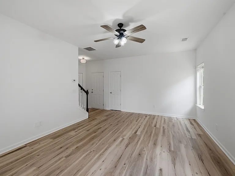 5003 Hemlock Ct — Photo 6