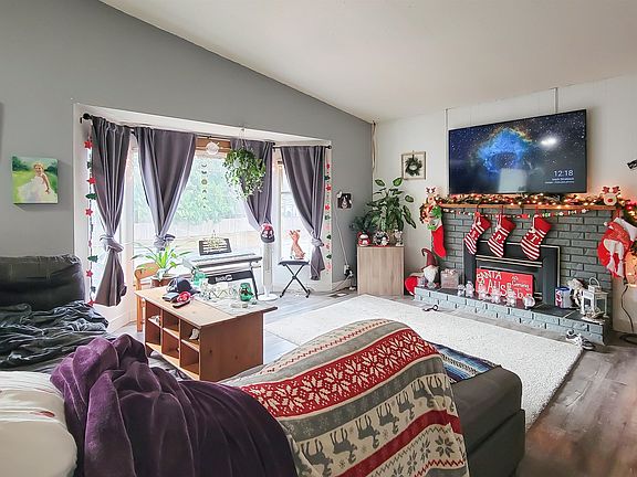 4th image of 20567 42nd Ave