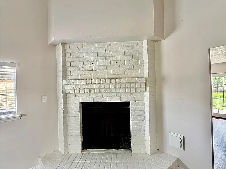 18210 Almonte Ln — Photo 6