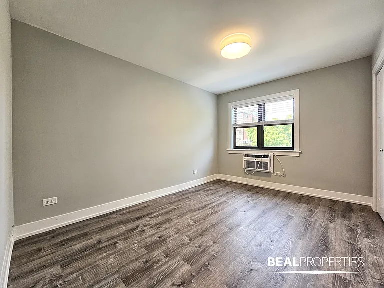 445 W Barry — Photo 123