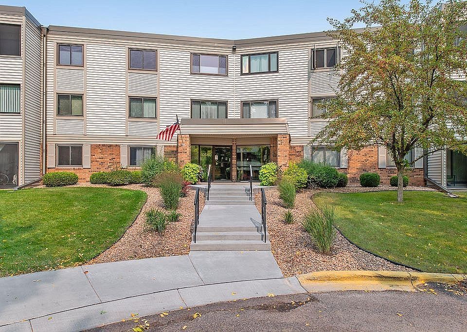 1st image of 10540 43rd Ave N APT 106