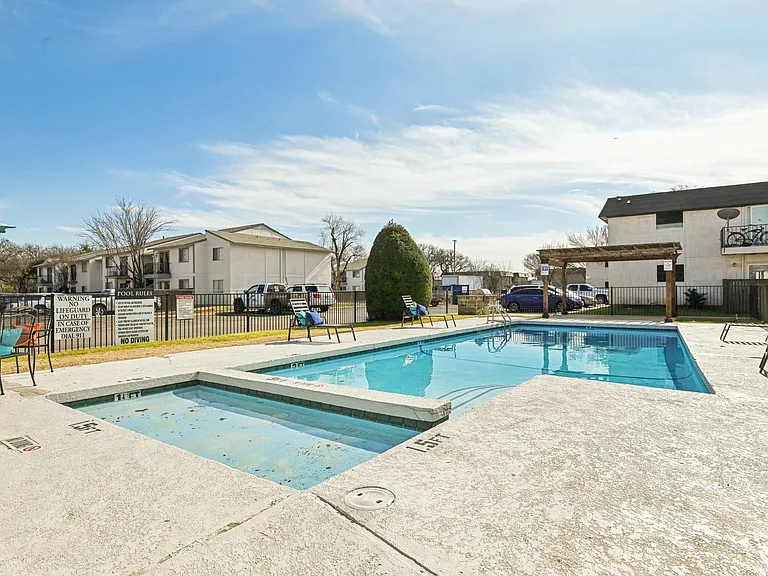 Rock Island Apartments — Photo 16
