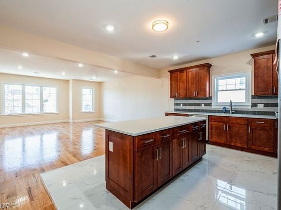 2nd image of 14 Cottage Pl APT 2