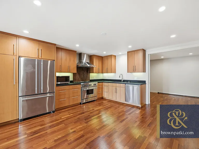 487 Crestmont Dr — Photo 10