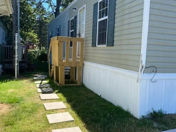 35 Hyland Dr, Akron, OH 44312