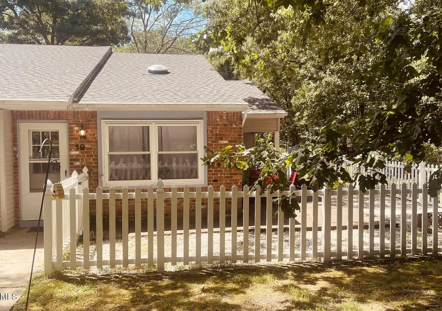 2 bed, 1034 sqft, $2,500 — Photo 1