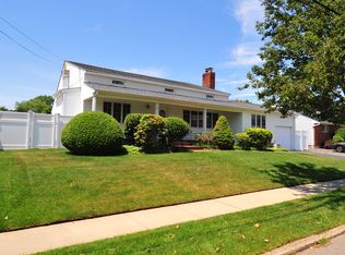 70 Laurel Dr, Massapequa Park, NY